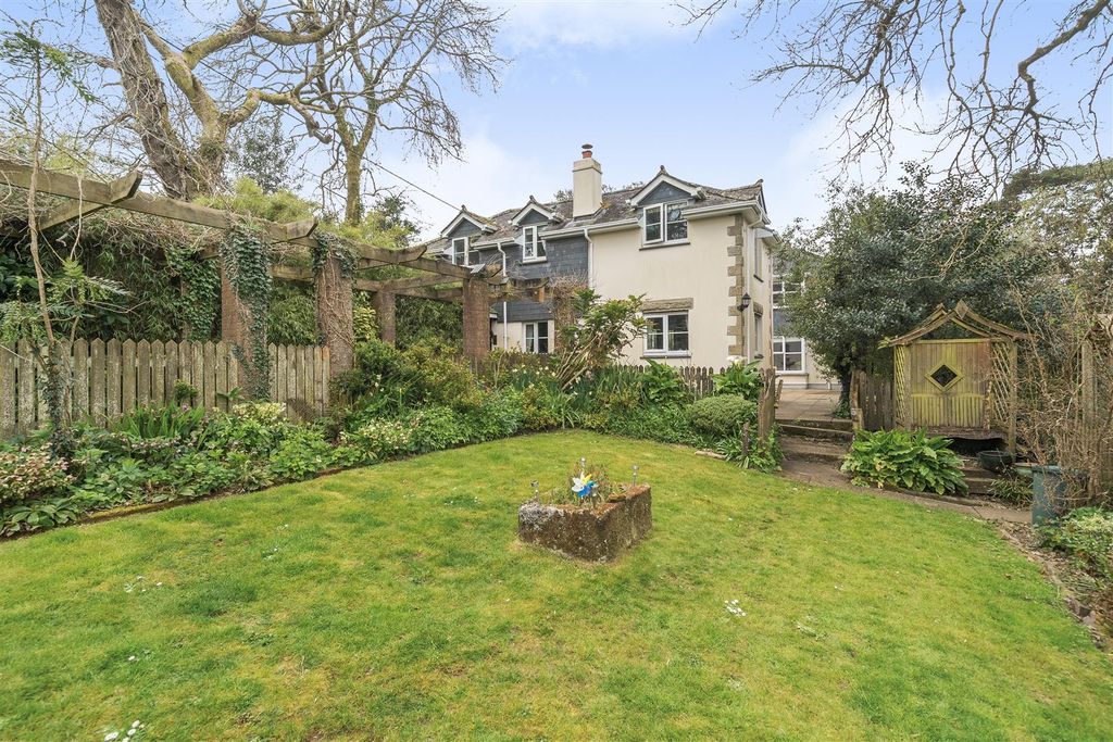 Property photo 2 of 32