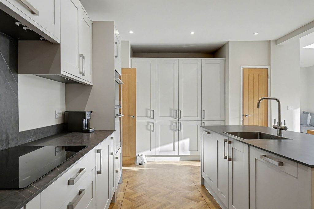 Property photo 3 of 29