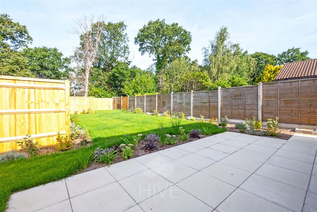 Property photo 2 of 24 Garden