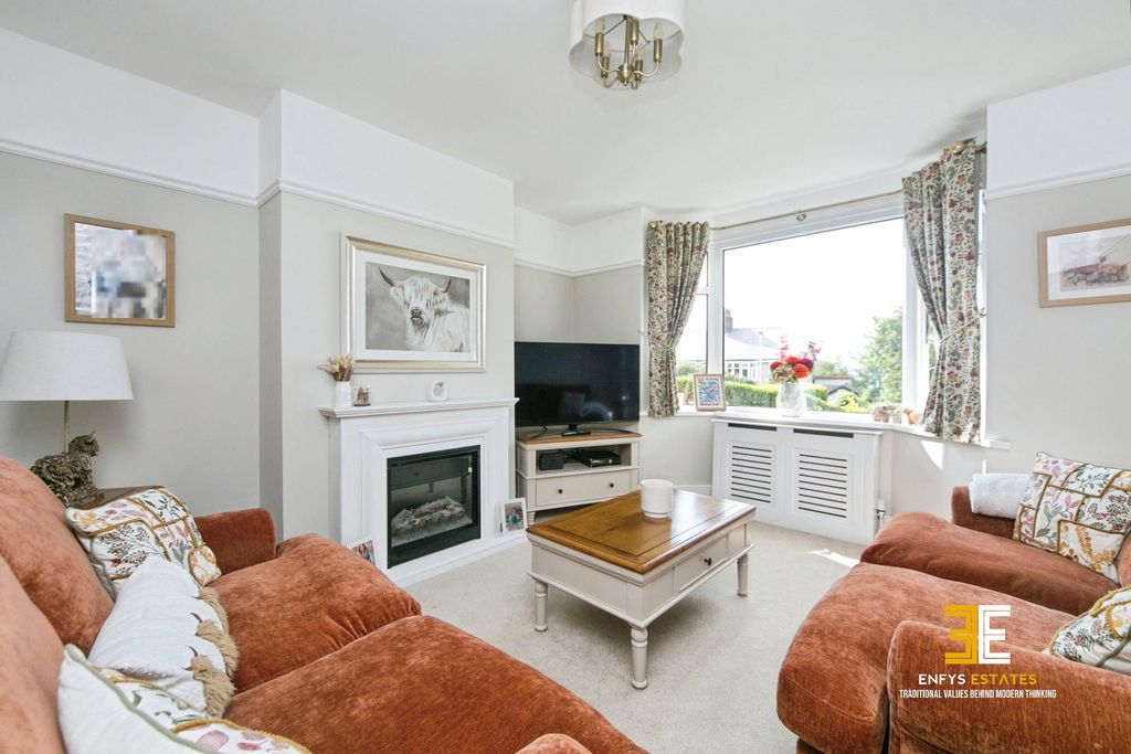 Property photo 2 of 31