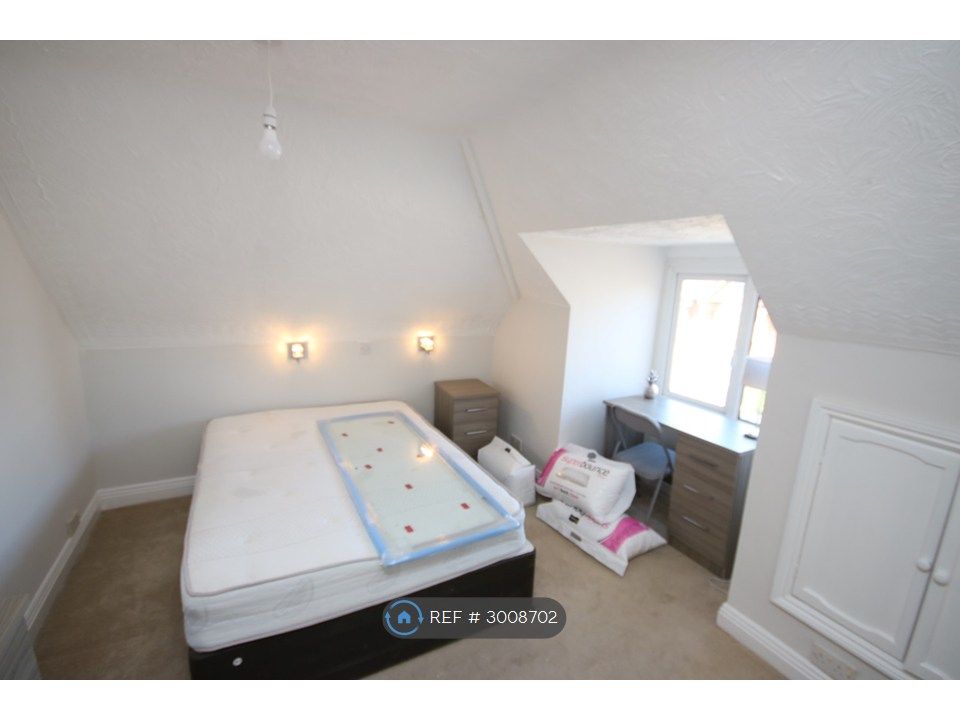 Property photo 2 of 4 Bedroom 1
