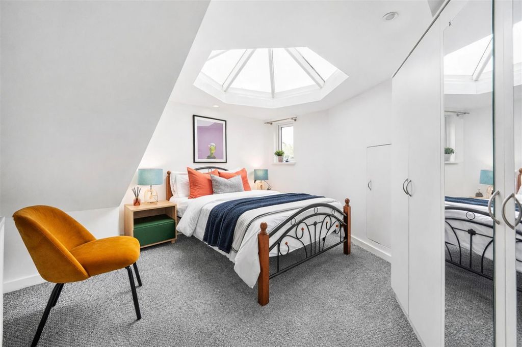 Property photo 1 of 16 Bedroom One