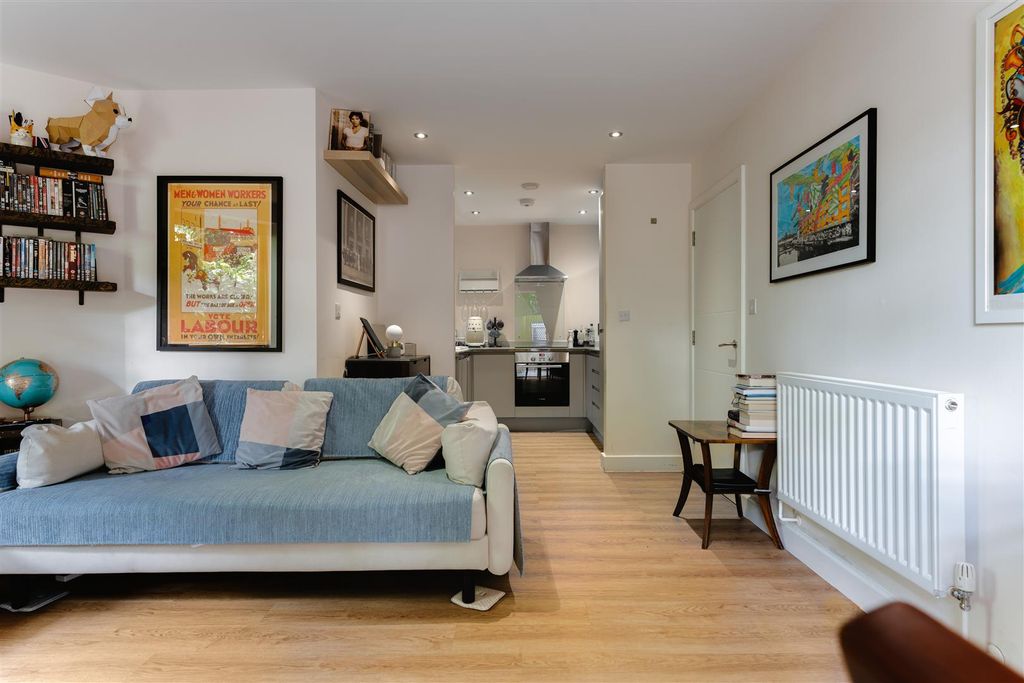 Property photo 1 of 18 Upper Clapton Road-17.Jpg