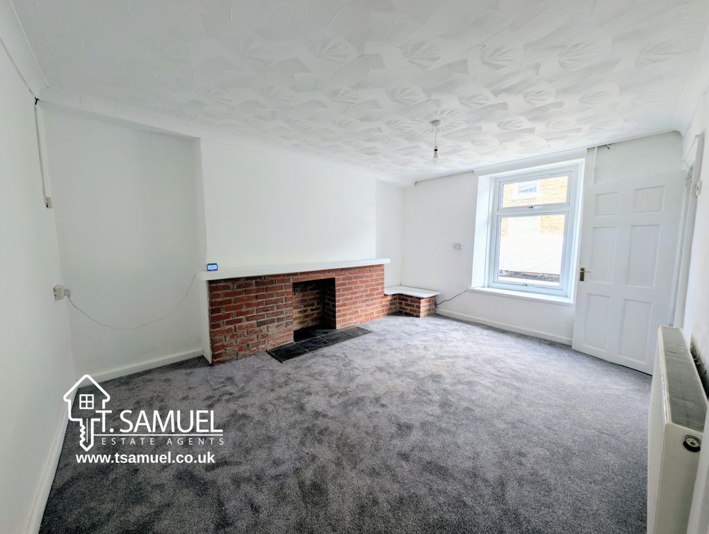 Property photo 2 of 14 Living Room 1