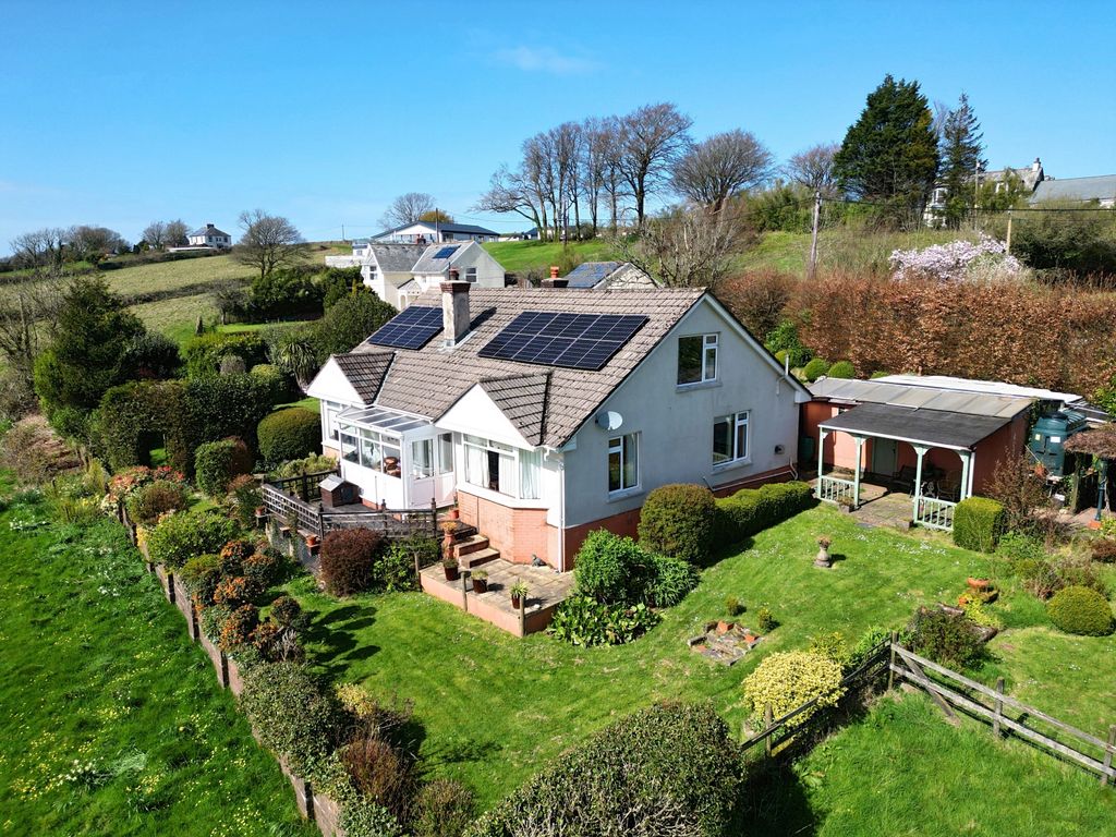 Property photo 1 of 26 1-69Cbbcf7084A5-1436350-Jpg-1