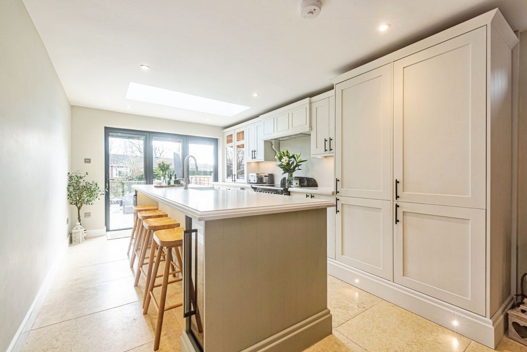 Property photo 2 of 30 Pbox-Img.Jpg