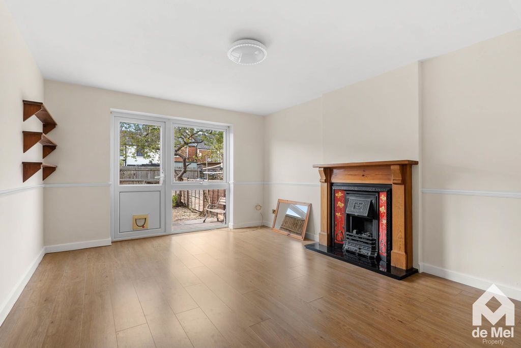 Property photo 3 of 9 Photo 5