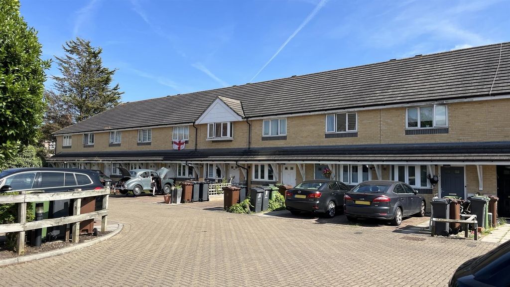 Property photo 3 of 8 For Sale - Dagenham Rm8 - By Barrain London Estate