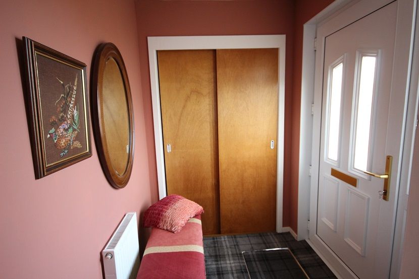 Property photo 2 of 21 Vestibule