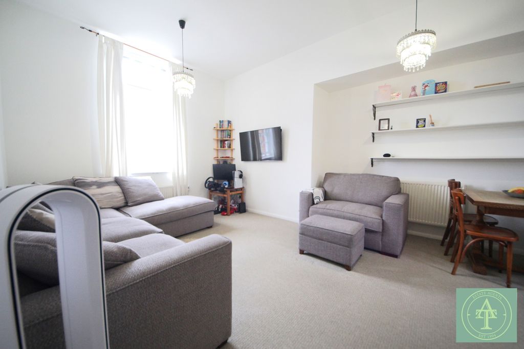 Property photo 2 of 9 Gallery