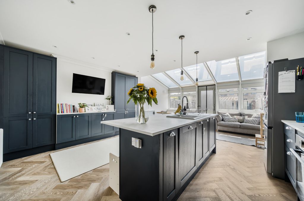 Property photo 1 of 18 1318161-16-6863B6...