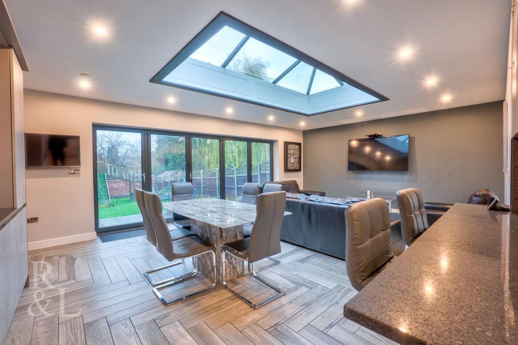 Property photo 3 of 34 30 Carsington Crescent (14).Jpg