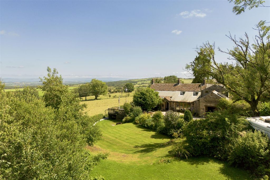 Property photo 1 of 62 Rutherford Drone_2.Jpg