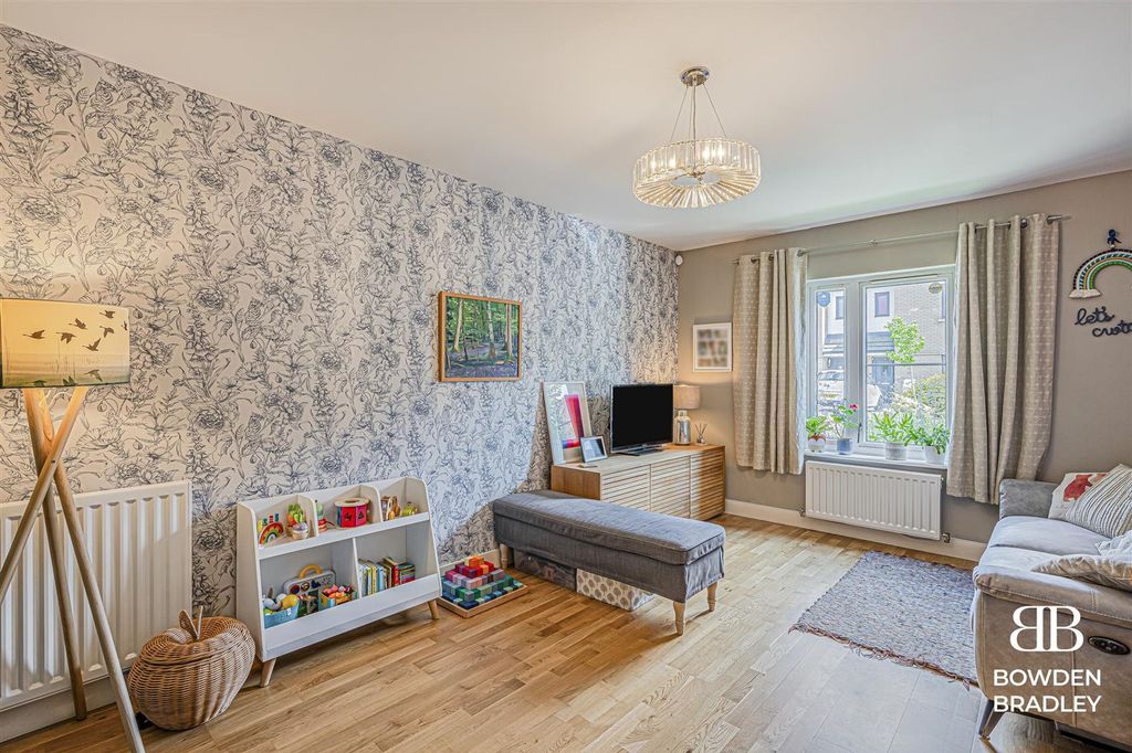 Property photo 2 of 18 Living Room