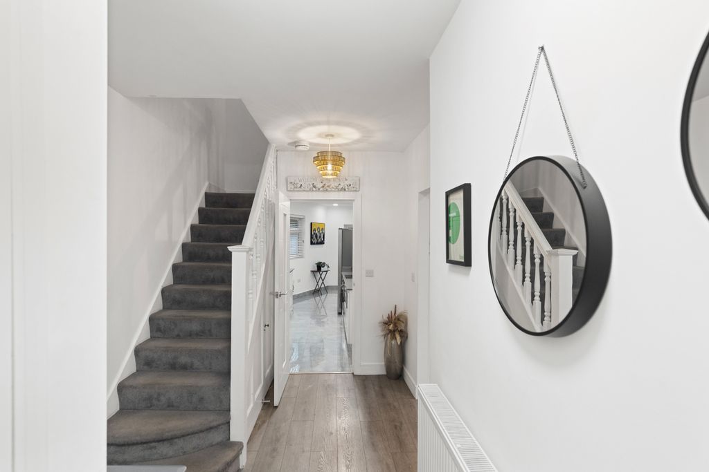 Property photo 2 of 25