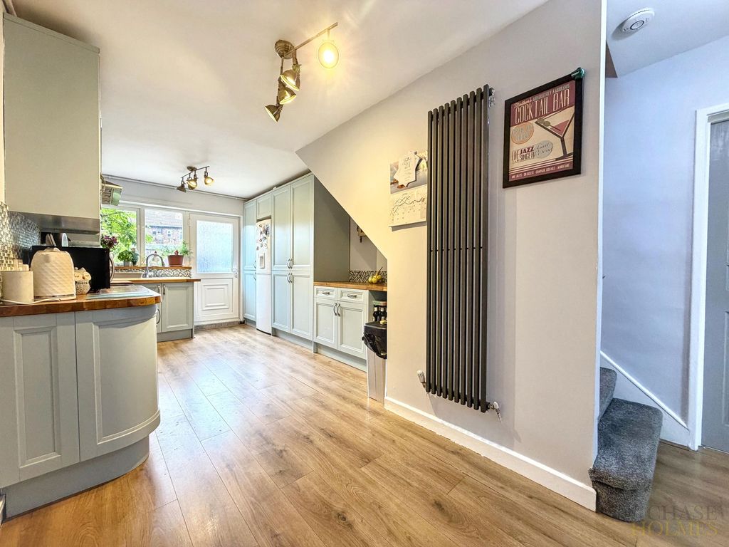 Property photo 2 of 25