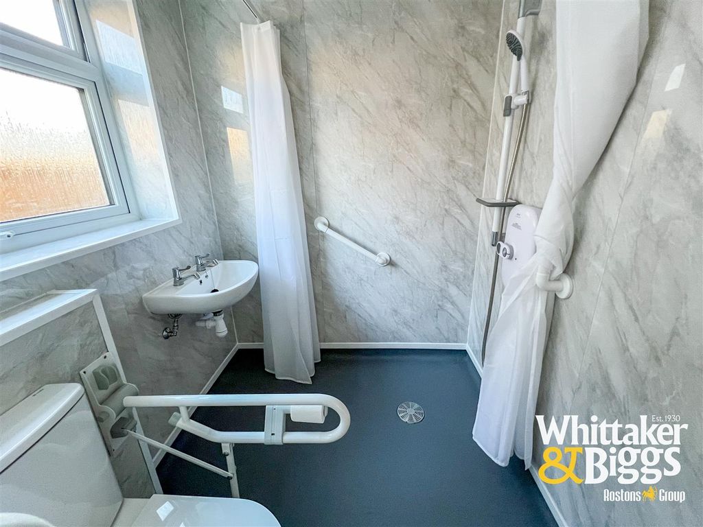 Property photo 3 of 17 Wet Room