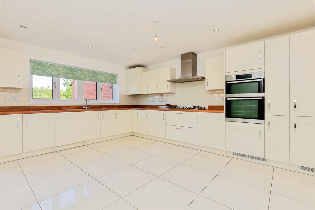 Property photo 3 of 26