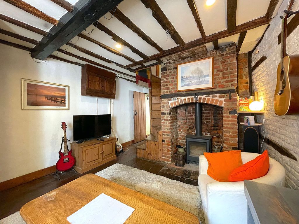 Property photo 2 of 29 Living Room (2)