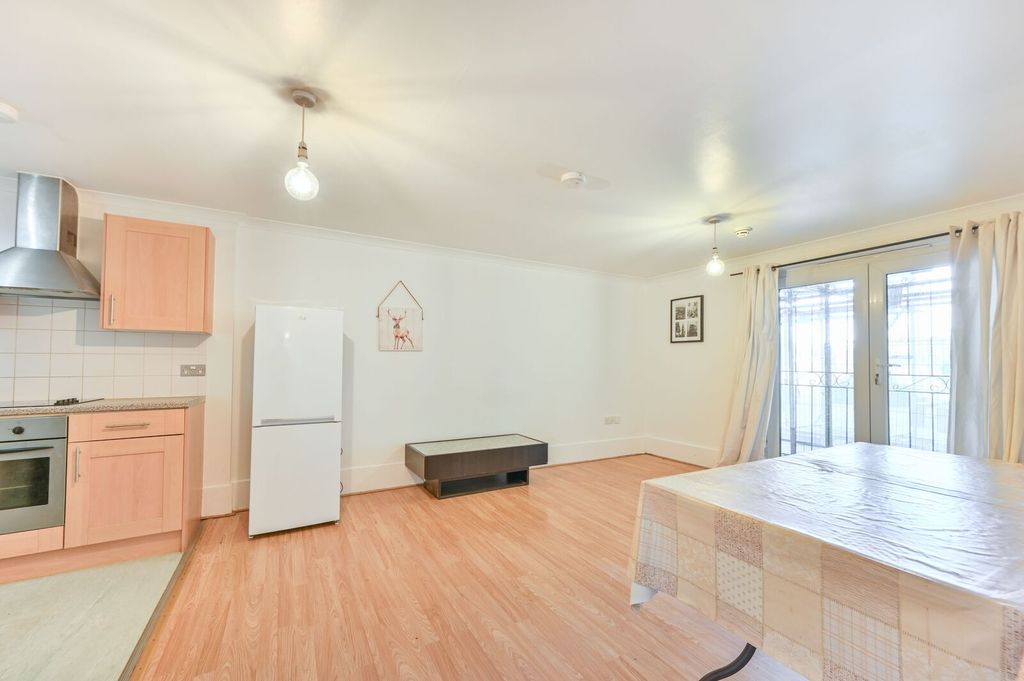 Property photo 1 of 8