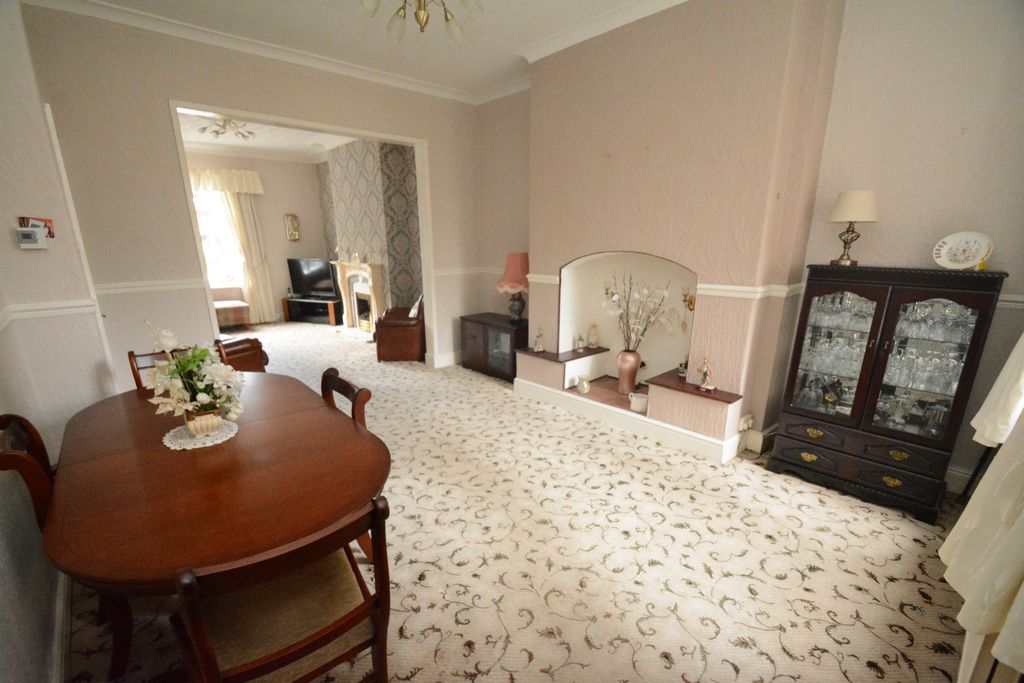 Property photo 3 of 14 Dining Room
