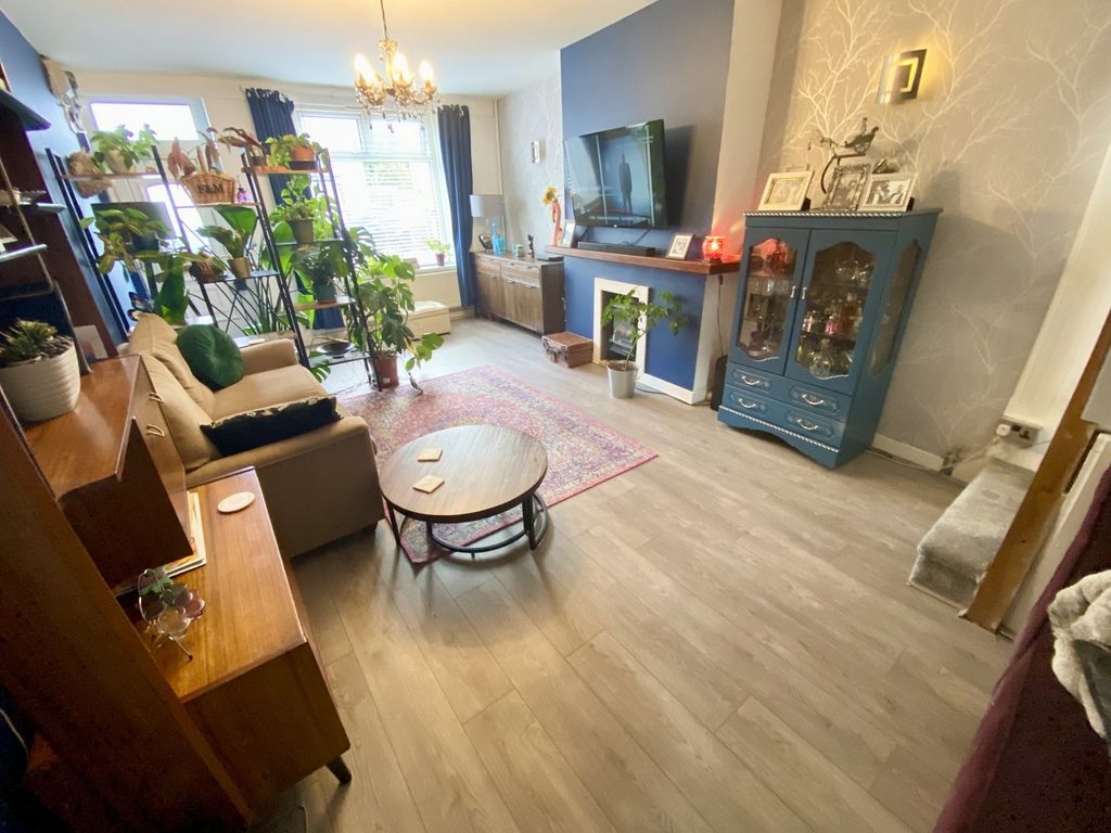 Property photo 3 of 11 Lounge