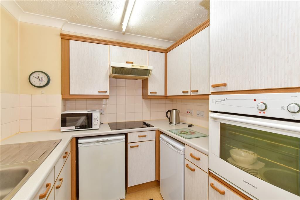 Property photo 2 of 8 Kitchen