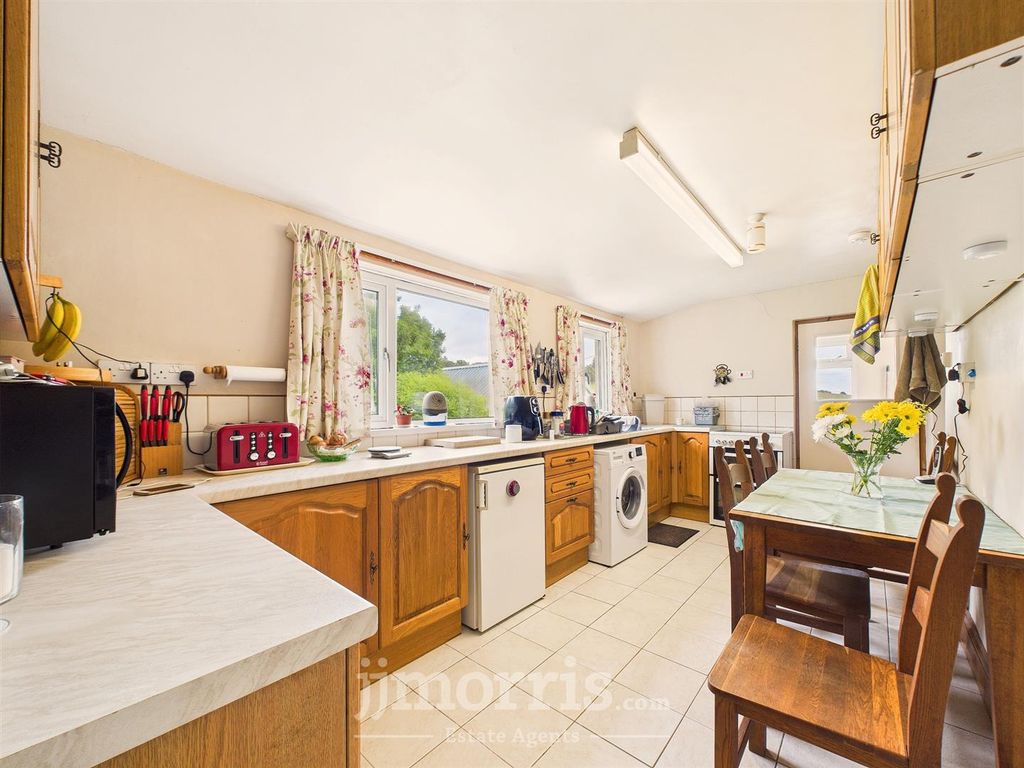 Property photo 2 of 43 Kitchen/Breakfast Room