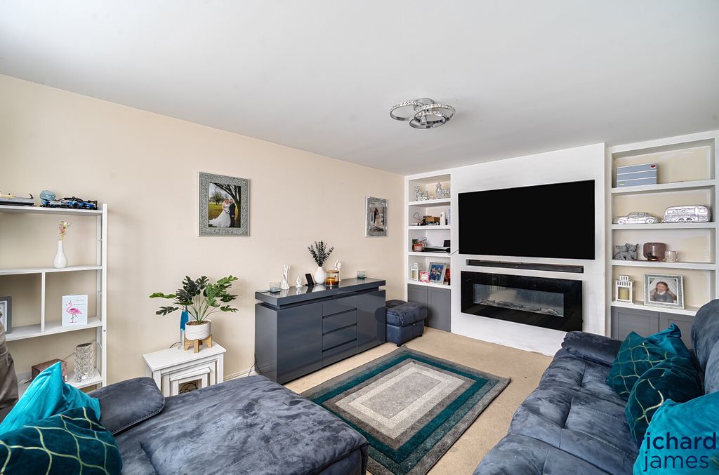 Property photo 2 of 21 A1Cf6F22B522434Ab9841Af45Dbda80A