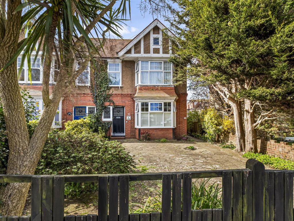 Property photo 1 of 17 Flat 2, 59A Downview Road Worthing, West Sussex, B