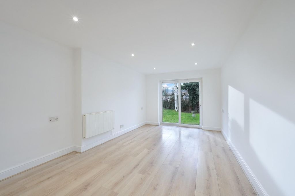 Property photo 3 of 10 Homewater House 1 (3).Jpg