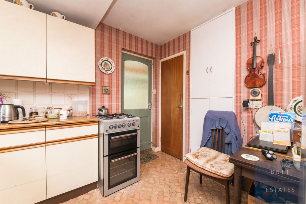 Property photo 3 of 12