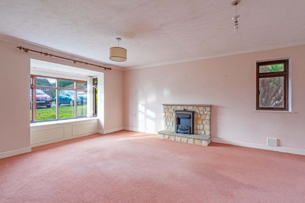 Property photo 3 of 11 Sitting1