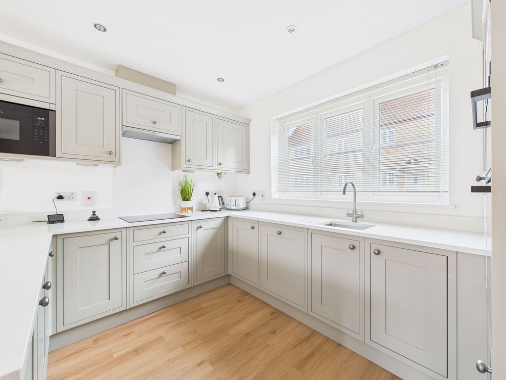 Property photo 3 of 27