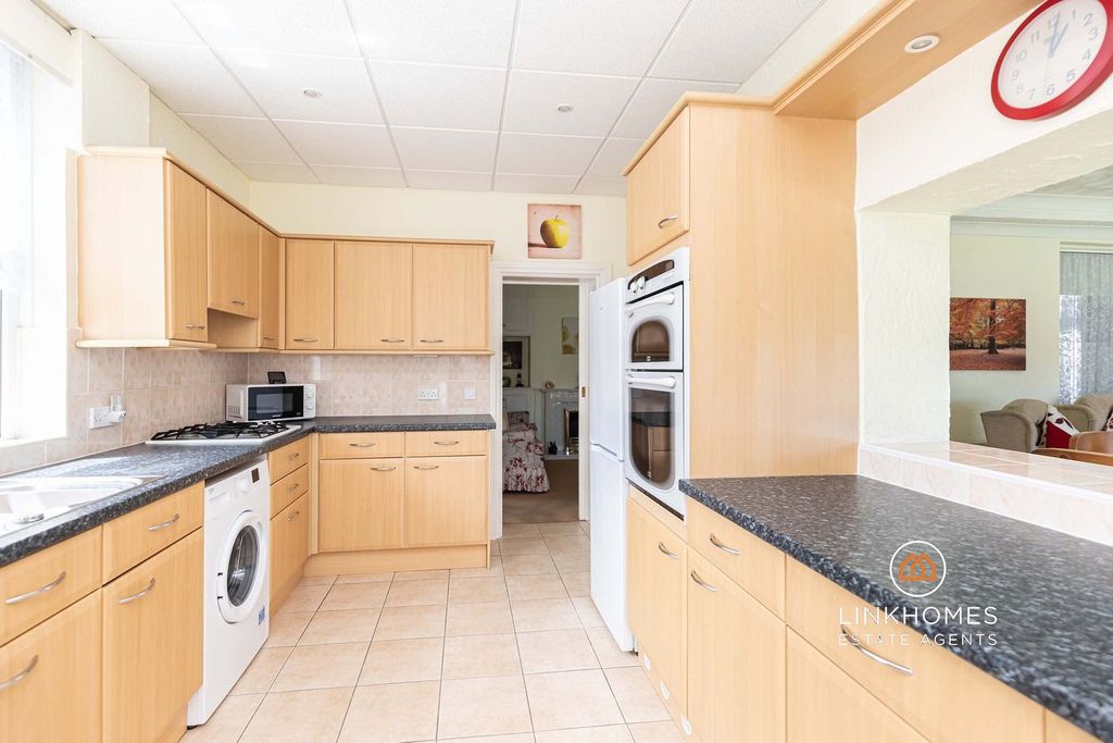 Property photo 2 of 26