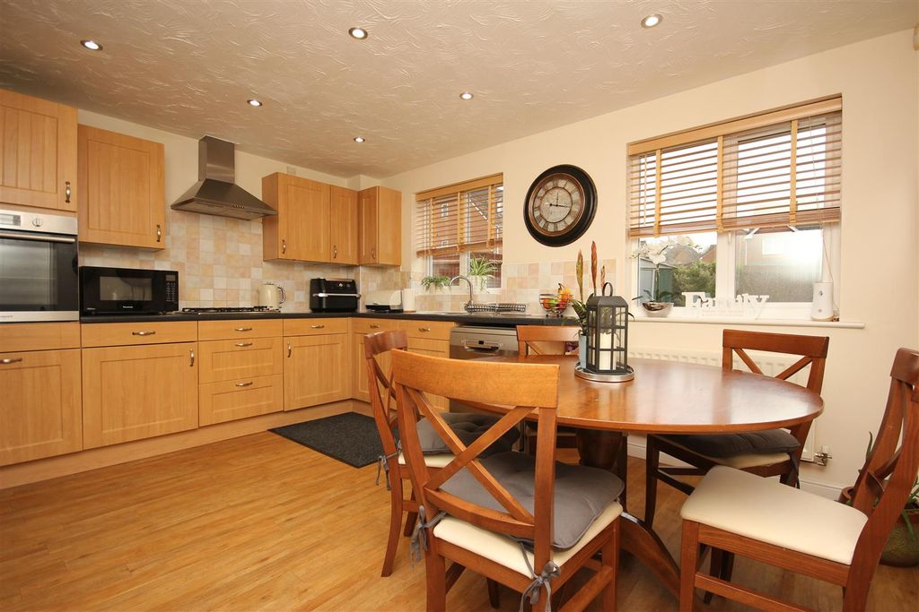 Property photo 3 of 19 Kitchen 2.Jpg