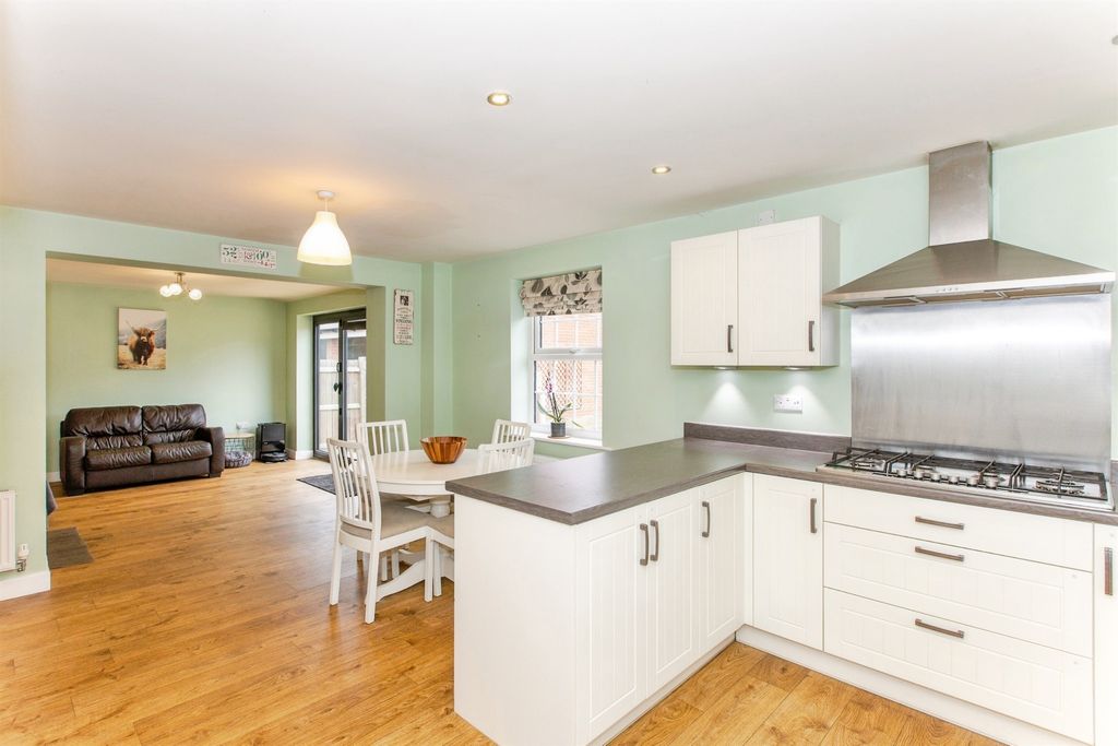 Property photo 3 of 21