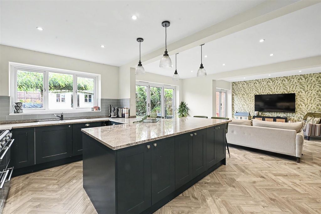 Property photo 2 of 13 Longcutt-05.Jpg