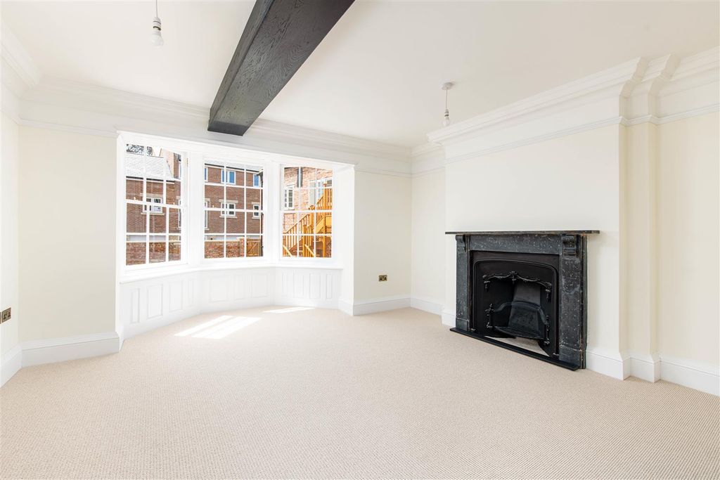 Property photo 3 of 48 Snug_1.Jpg
