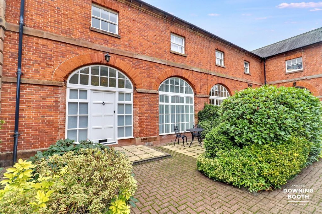 Property photo 2 of 31