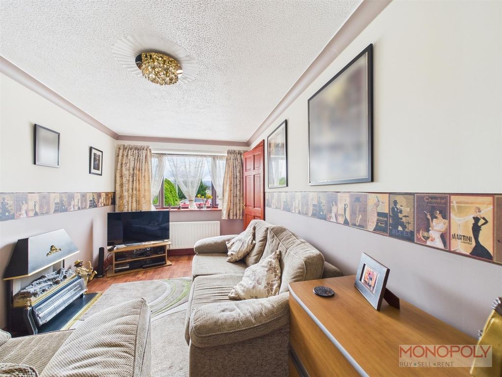 Property photo 3 of 11 Sitting Room