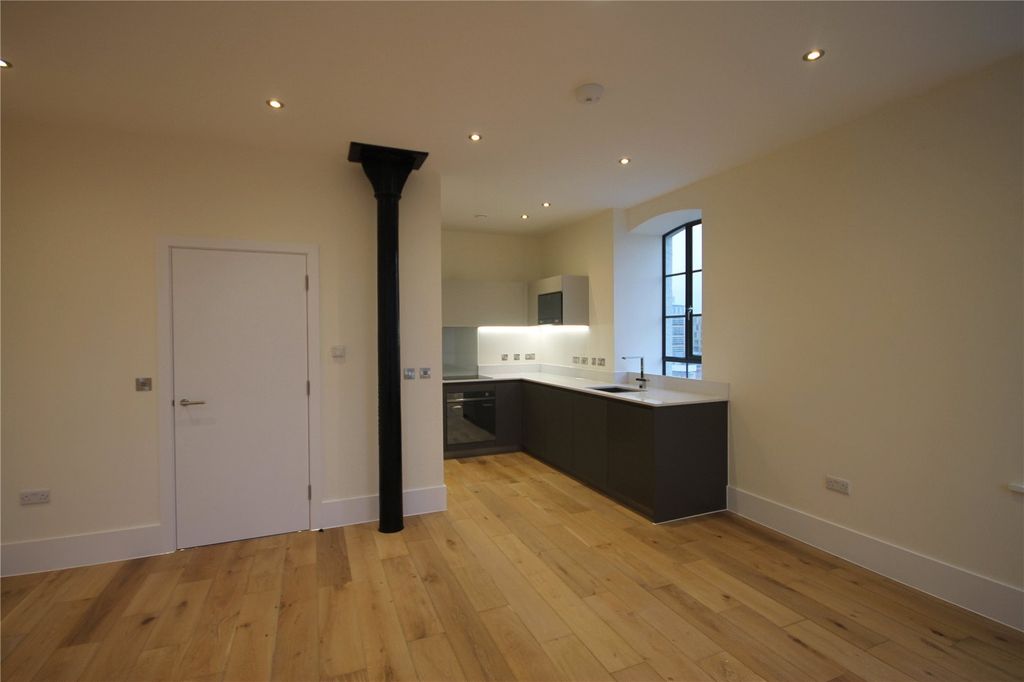 Property photo 2 of 8 Kitchen/Dining