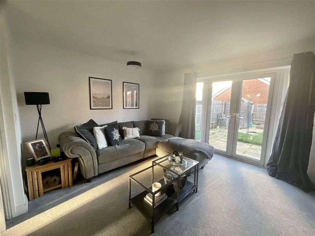 Property photo 3 of 9 Lounge