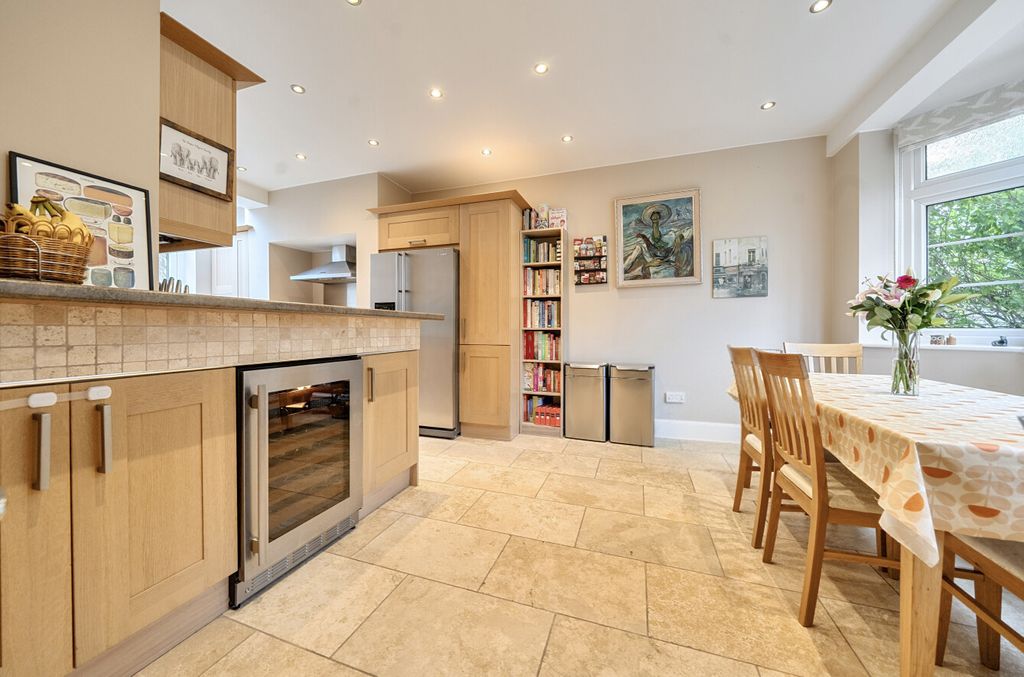 Property photo 3 of 23 1406830-23-6984d1...