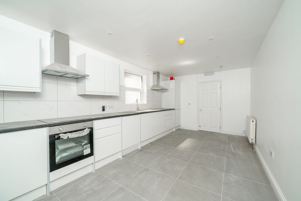 Property photo 2 of 30