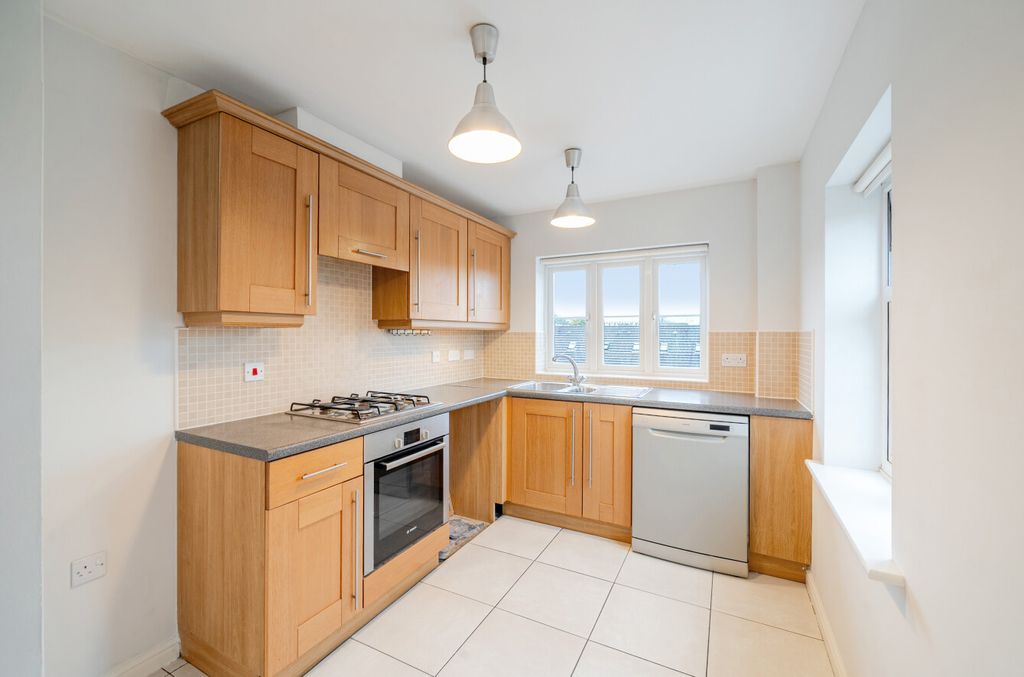 Property photo 3 of 10 1372063-8-68F7614...