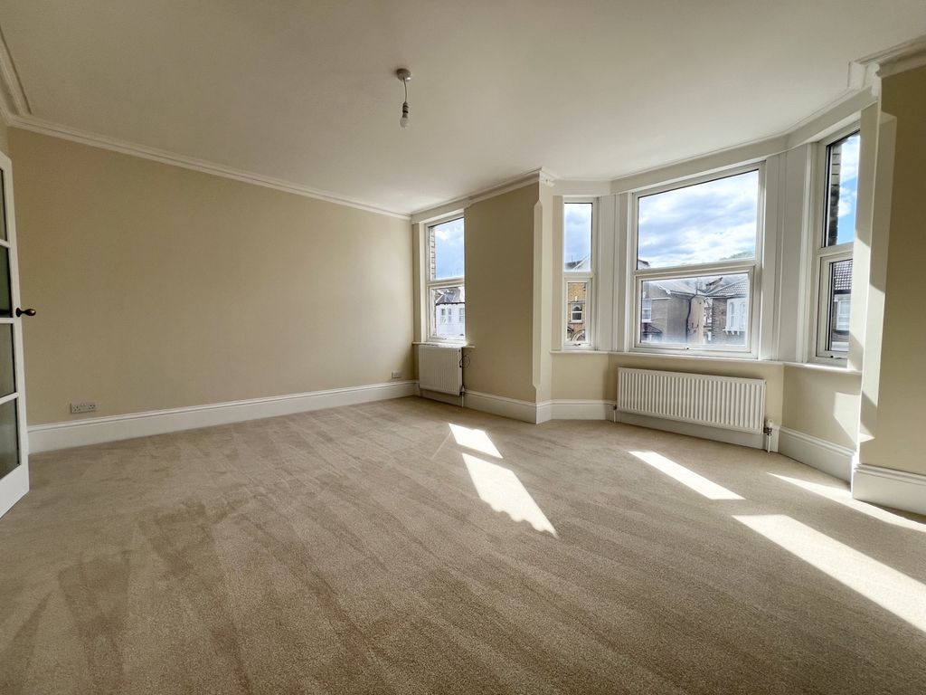 Property photo 3 of 12 7