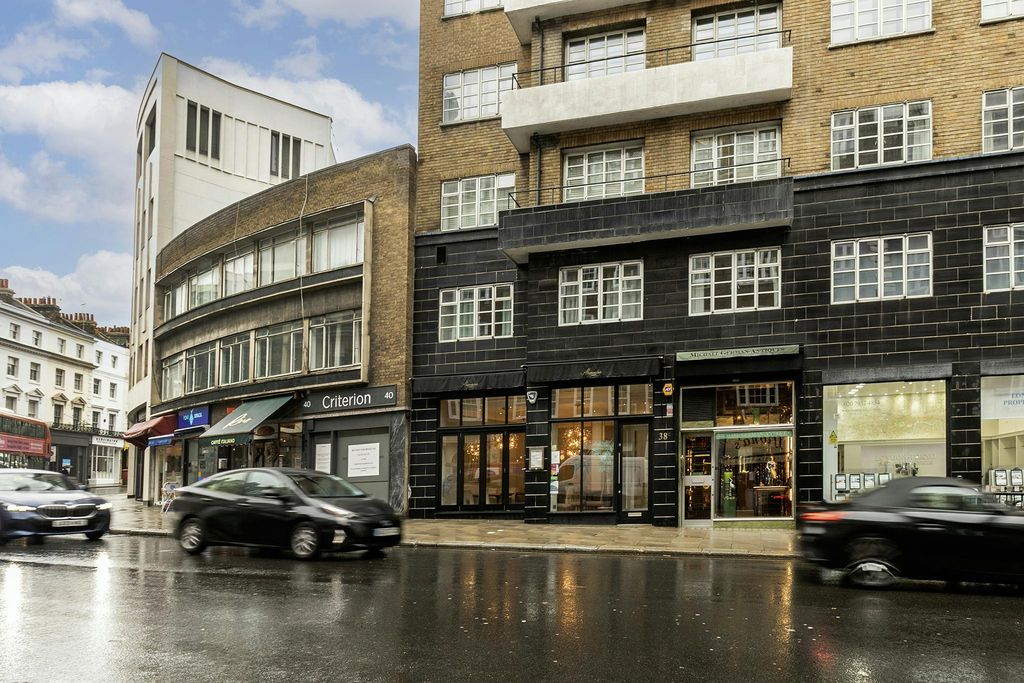 Property photo 3 of 6 38c Kensington Church Street 46.Jpg