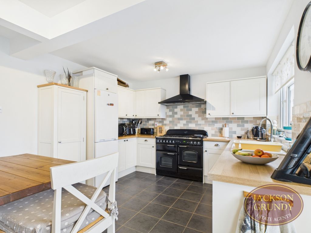 Property photo 3 of 27 North Western Avenue