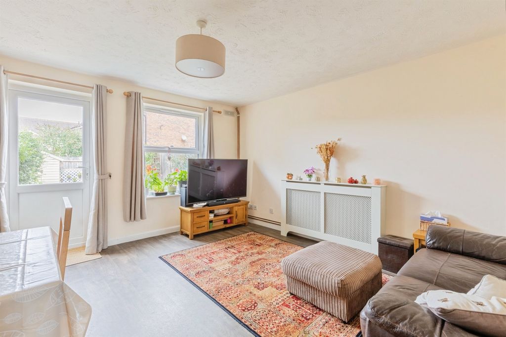 Property photo 2 of 11